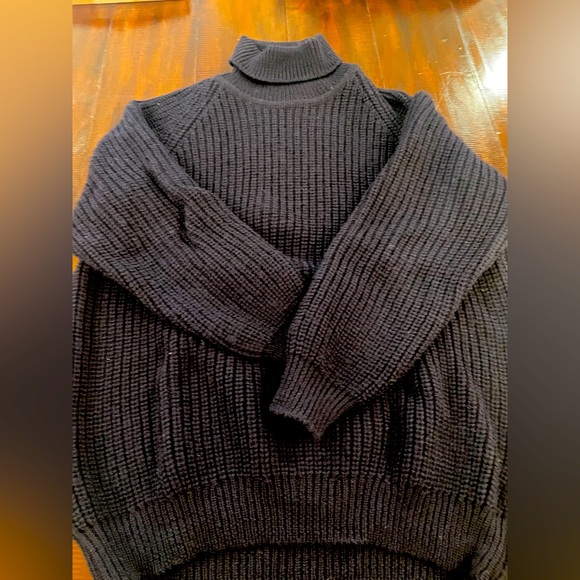Navy blue Irish men’s wool turtleneck